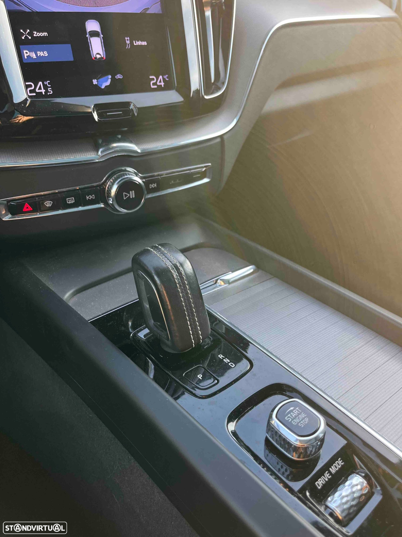 Volvo XC 60 2.0 T6 PHEV R-Design Expression AWD - 24