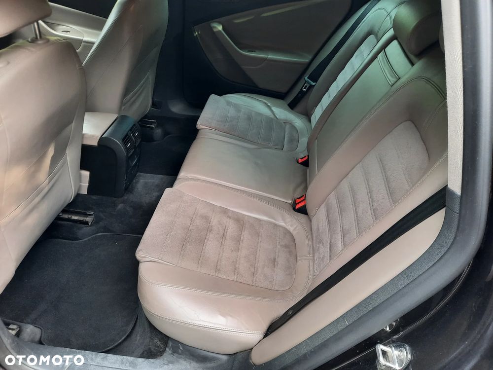 Volkswagen Passat 2.0 TDI DPF R-Line Edition Plus - 20