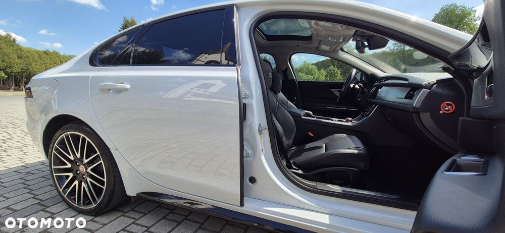 Jaguar XF 3.0 V6 AWD R-Sport - 24