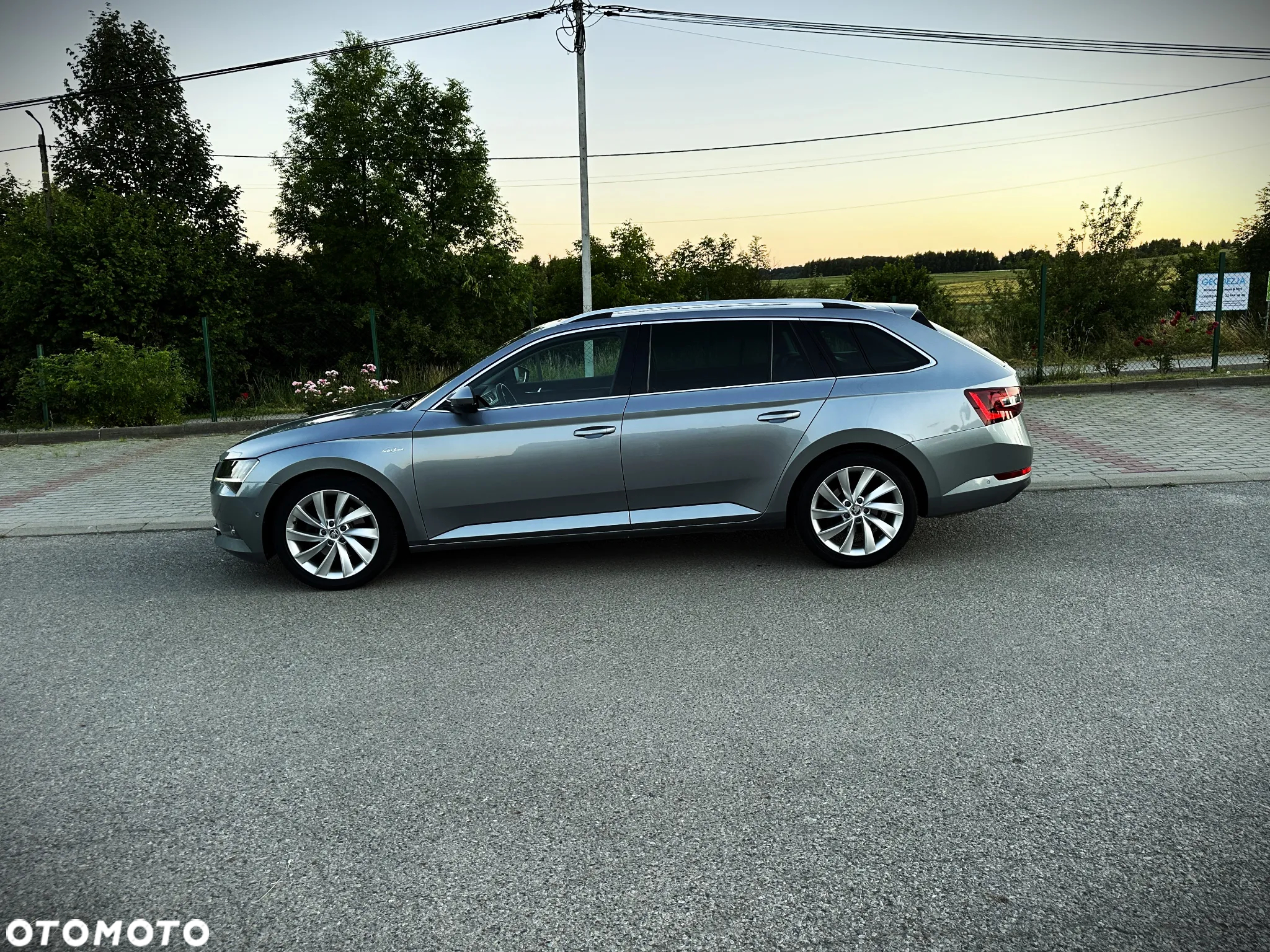 Skoda Superb Combi 2.0 TDI 4x4 DSG L&K - 9