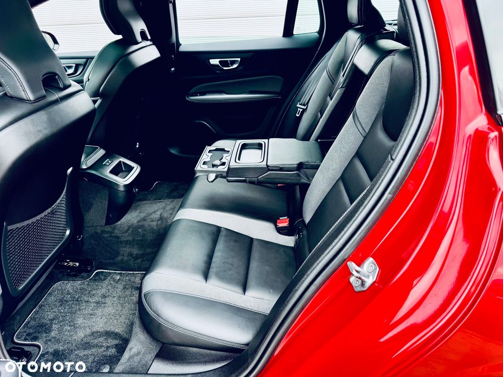 Volvo V60 B3 B R-Design - 27