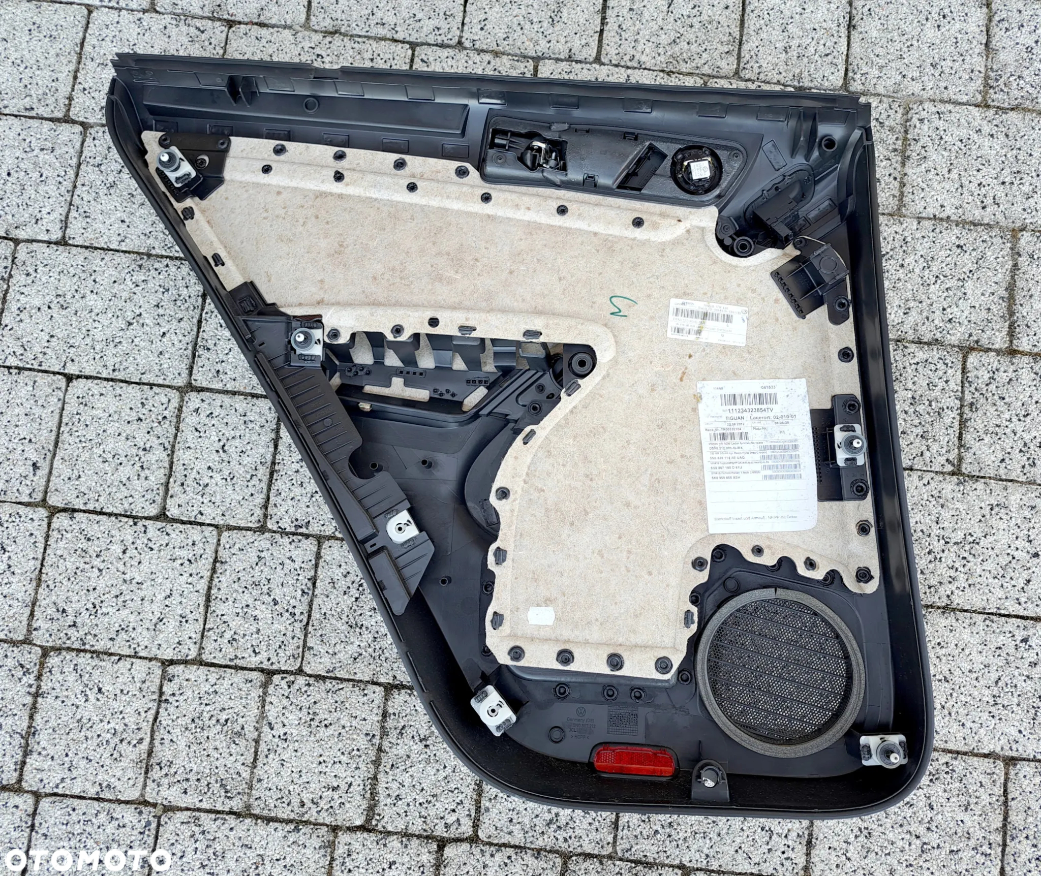 Boczek tapicerka drzwi prawy tył VW Tiguan 5N brązowa skóra - 4