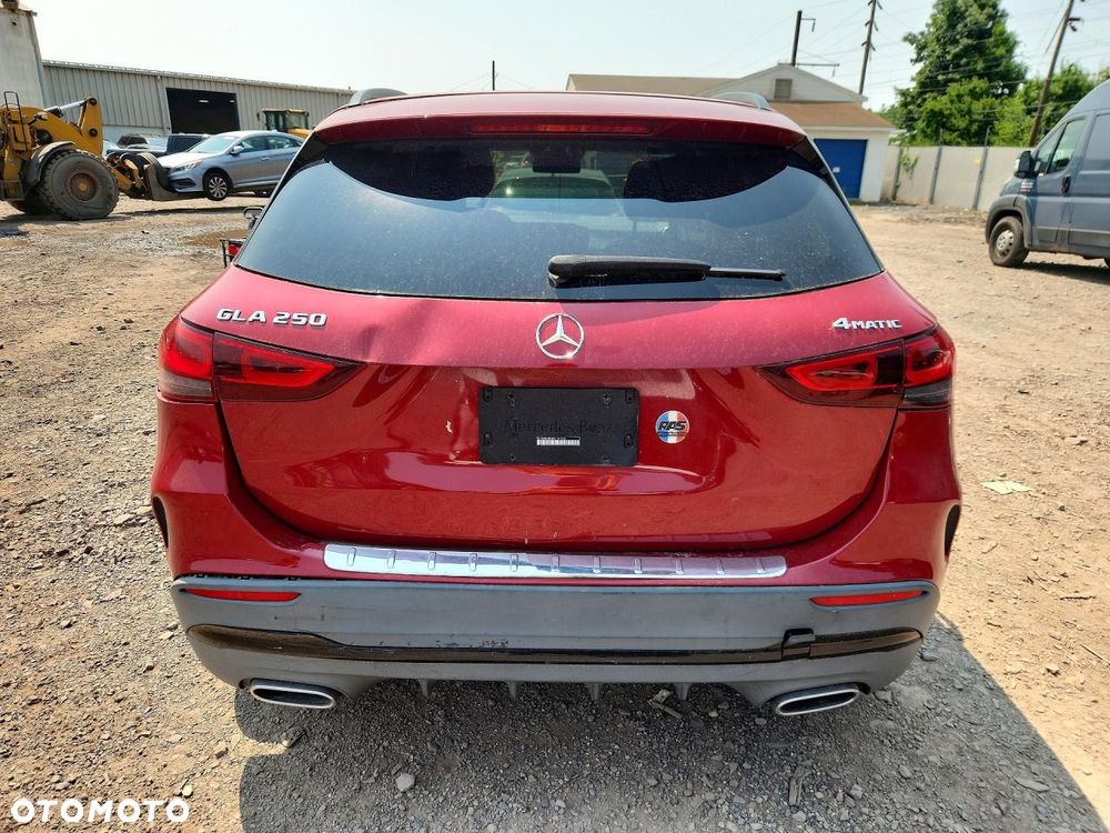 Mercedes-Benz GLA - 7