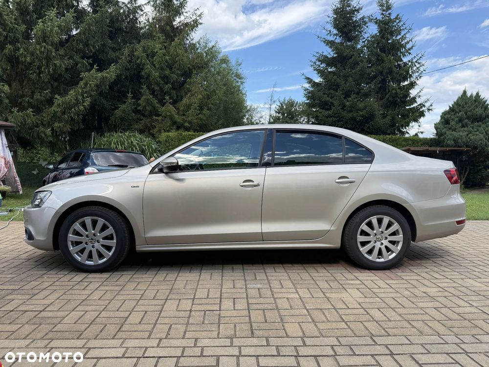 Volkswagen Jetta 1.6 TDI Highline DSG - 9