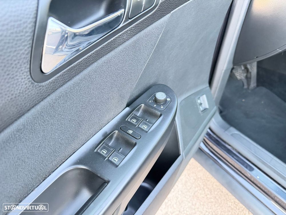 VW Passat Variant 2.0 TDI 4M Confortline - 20