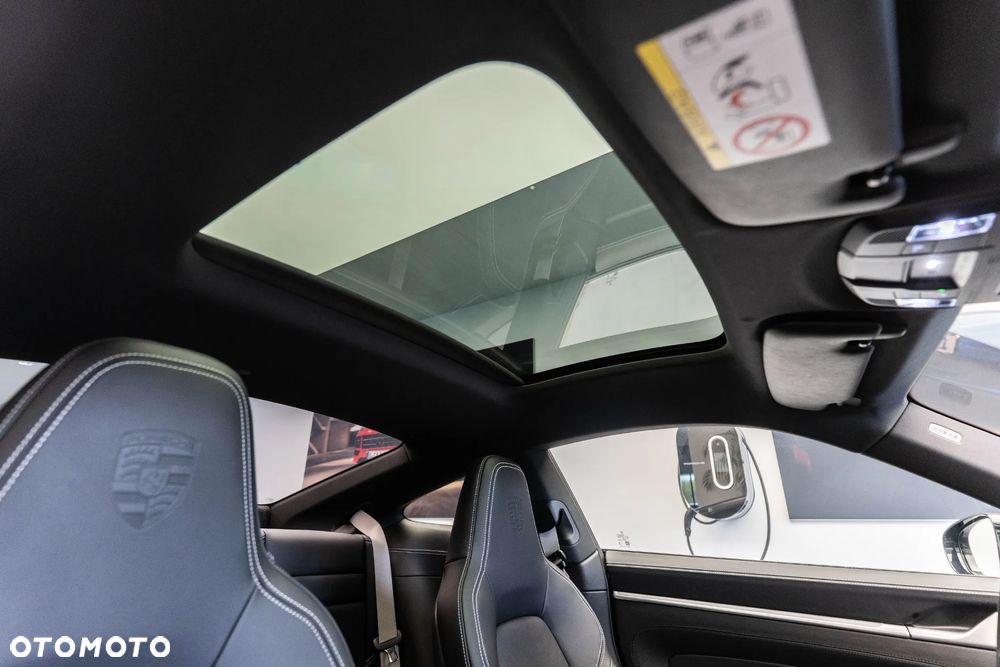 Porsche 911 Carrera 4S - 32