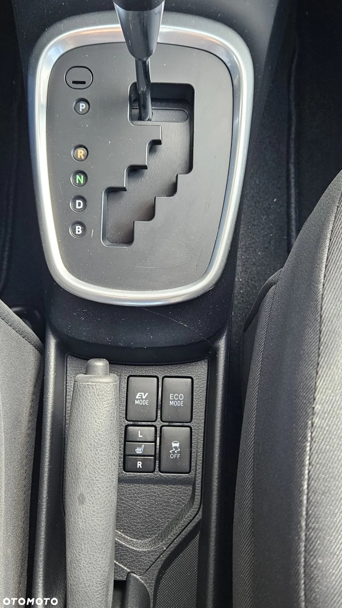 Toyota Yaris Hybrid 1.5 VVT-i Comfort - 22