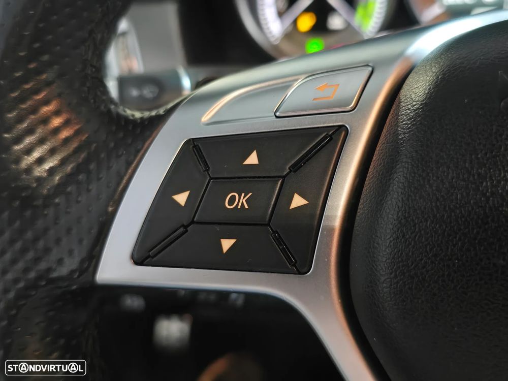 Mercedes-Benz E 300 Bluetec Hybrid Avantgarde - 24