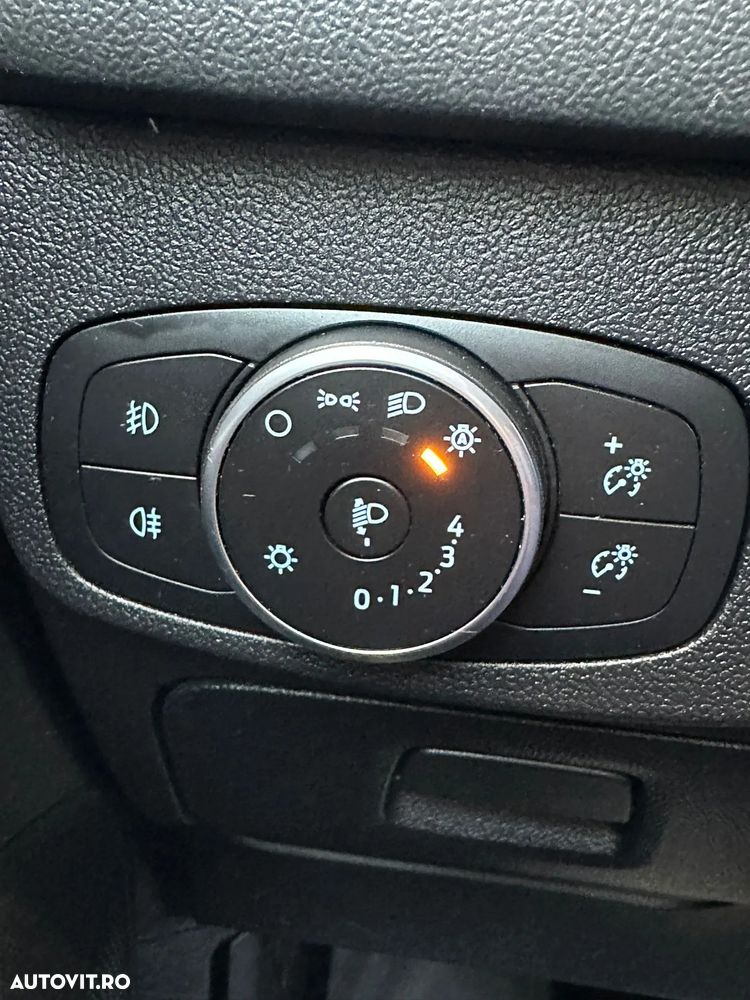 Ford Focus 1.5 EcoBlue Start-Stopp-System TITANIUM - 24