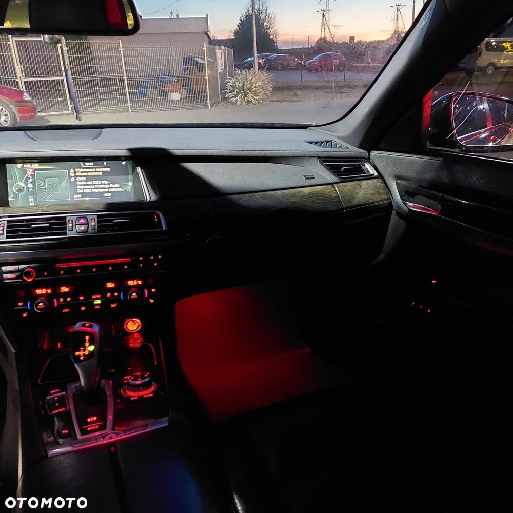 BMW Seria 7 740Li - 16