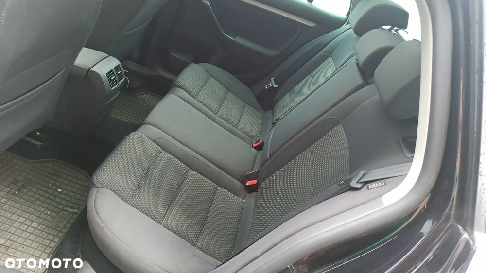 Volkswagen Golf 1.9 TDI DPF Edition BlueMotion - 17