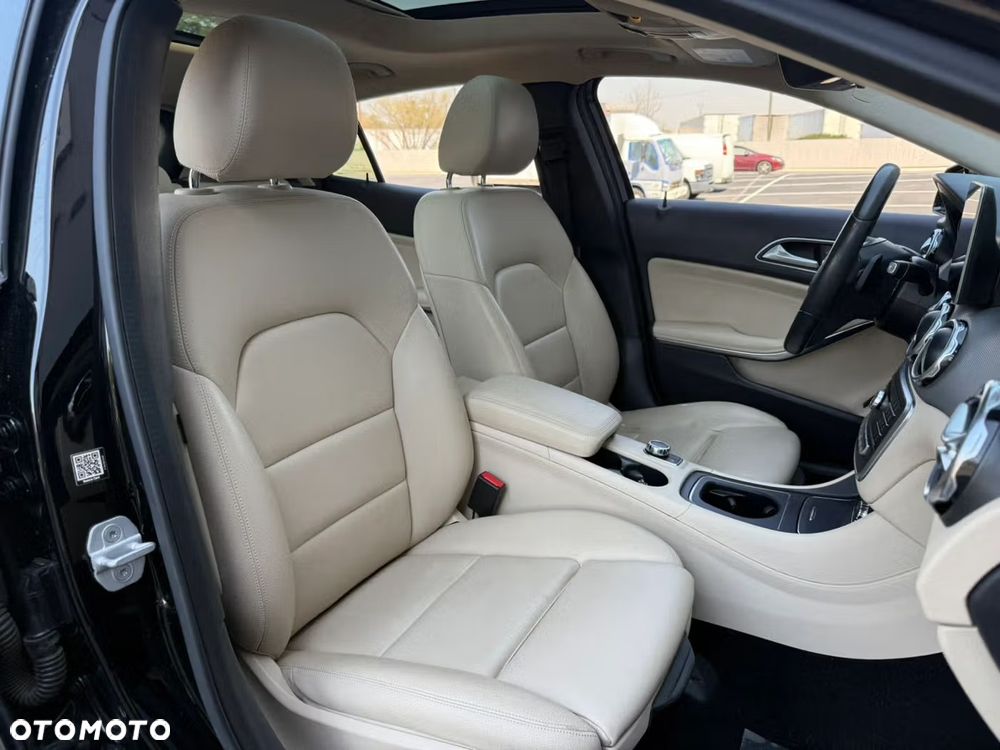 Mercedes-Benz GLA 250 7G-DCT - 17