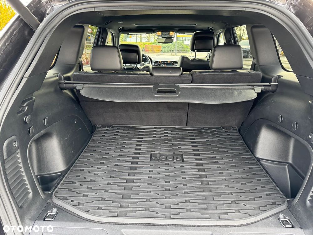 Jeep Grand Cherokee - 22