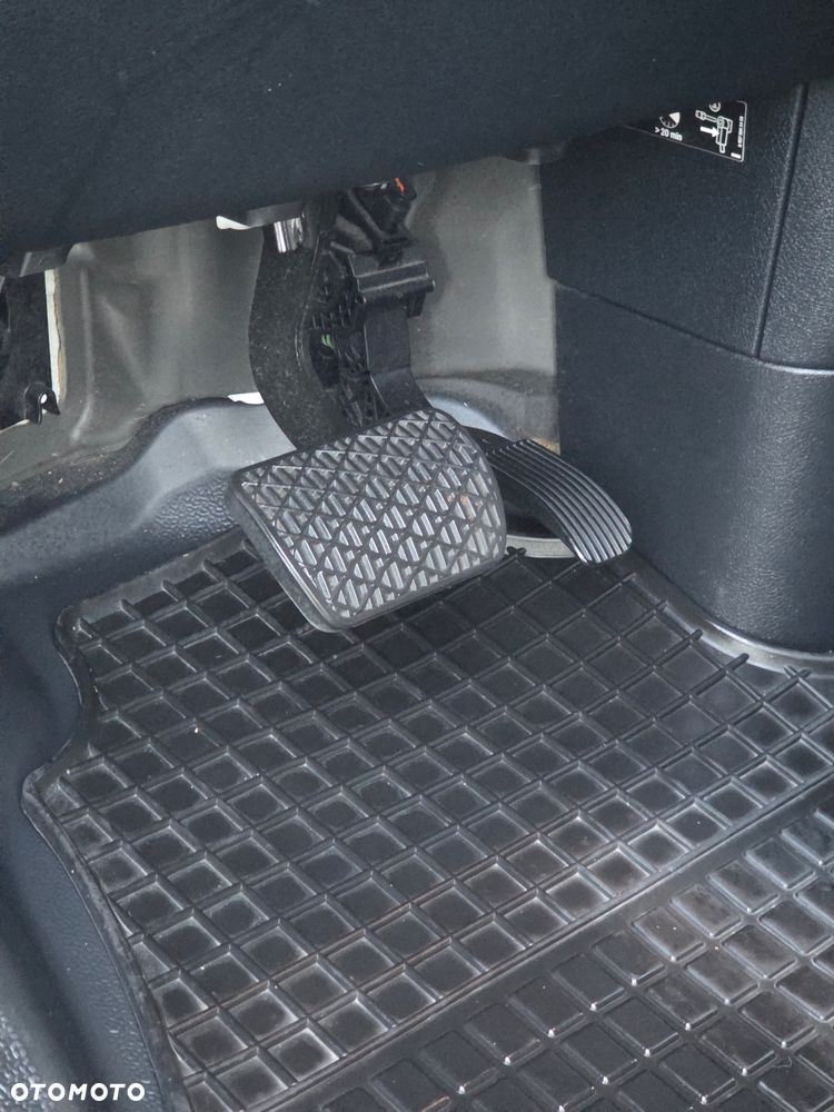 Mercedes-Benz Sprinter - 11