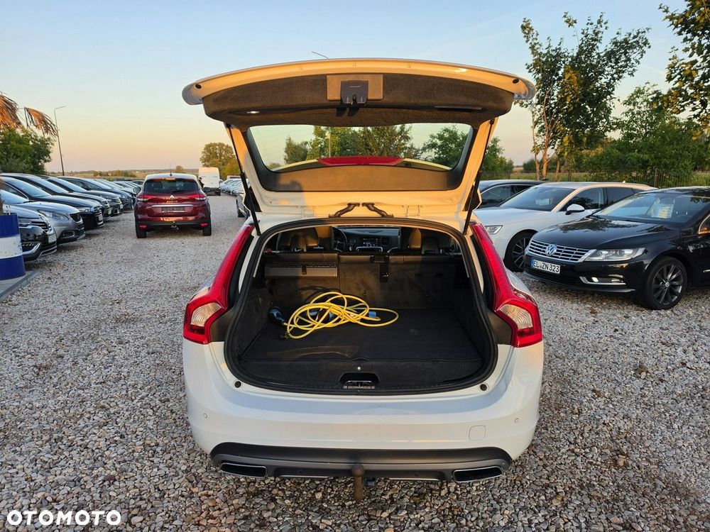 Volvo V60 D6 AWD Plug-in Hybrid Summum - 39