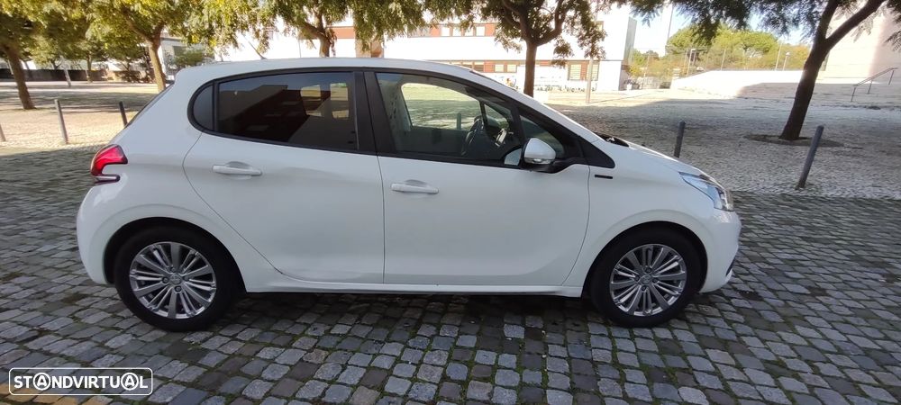 Peugeot 208 1.2 PureTech Signature - 4