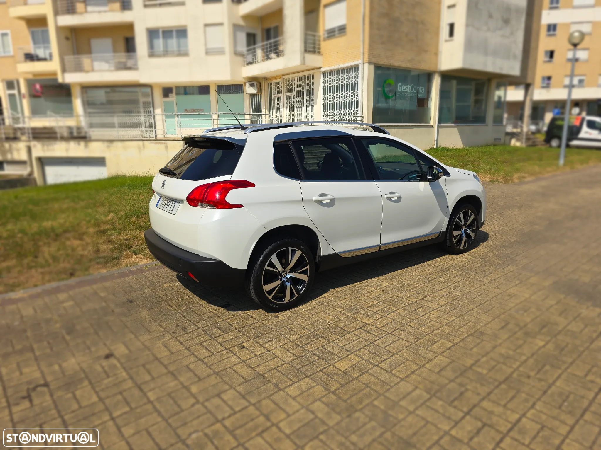Peugeot 2008 1.6 BlueHDi Allure - 4