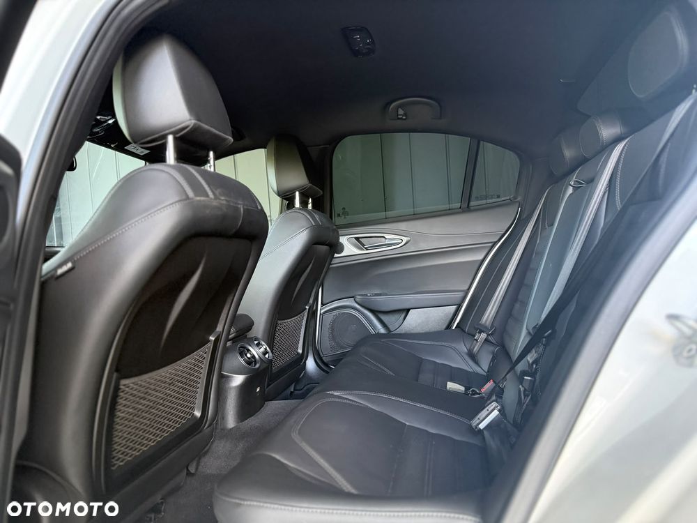 Alfa Romeo Giulia 2.0 Turbo Veloce Q4 - 13