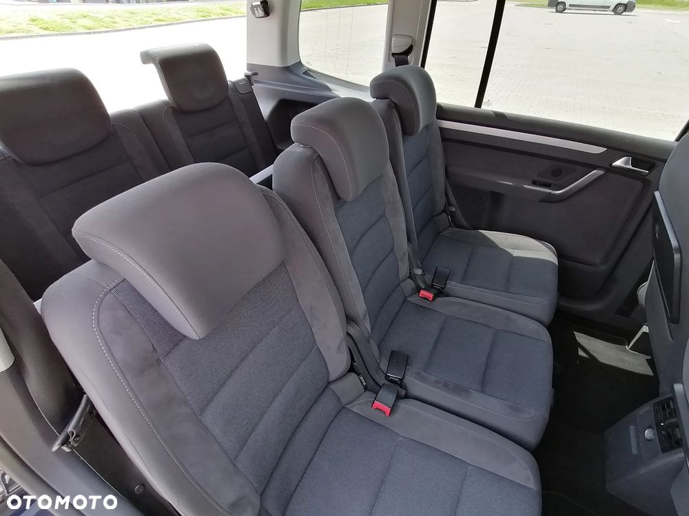 Volkswagen Touran 1.6 TDI DPF STYLE - 20