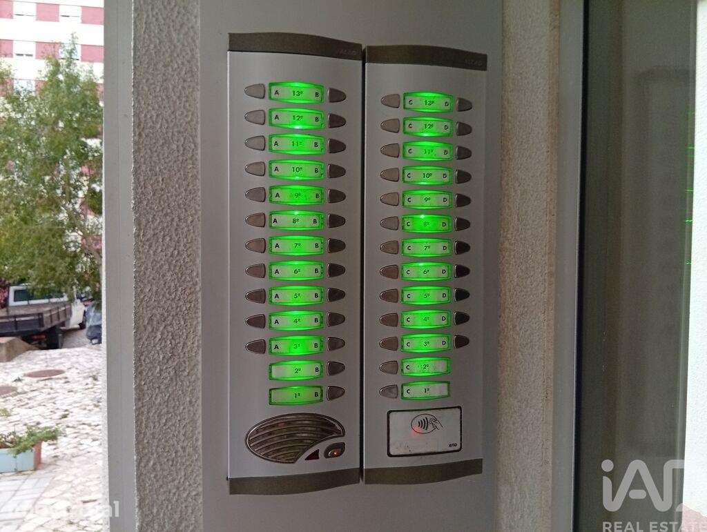 Duplex T6 em Santo António dos Cavaleiros e Frielas de 136,39 m2 - Grande imagem: 4/27