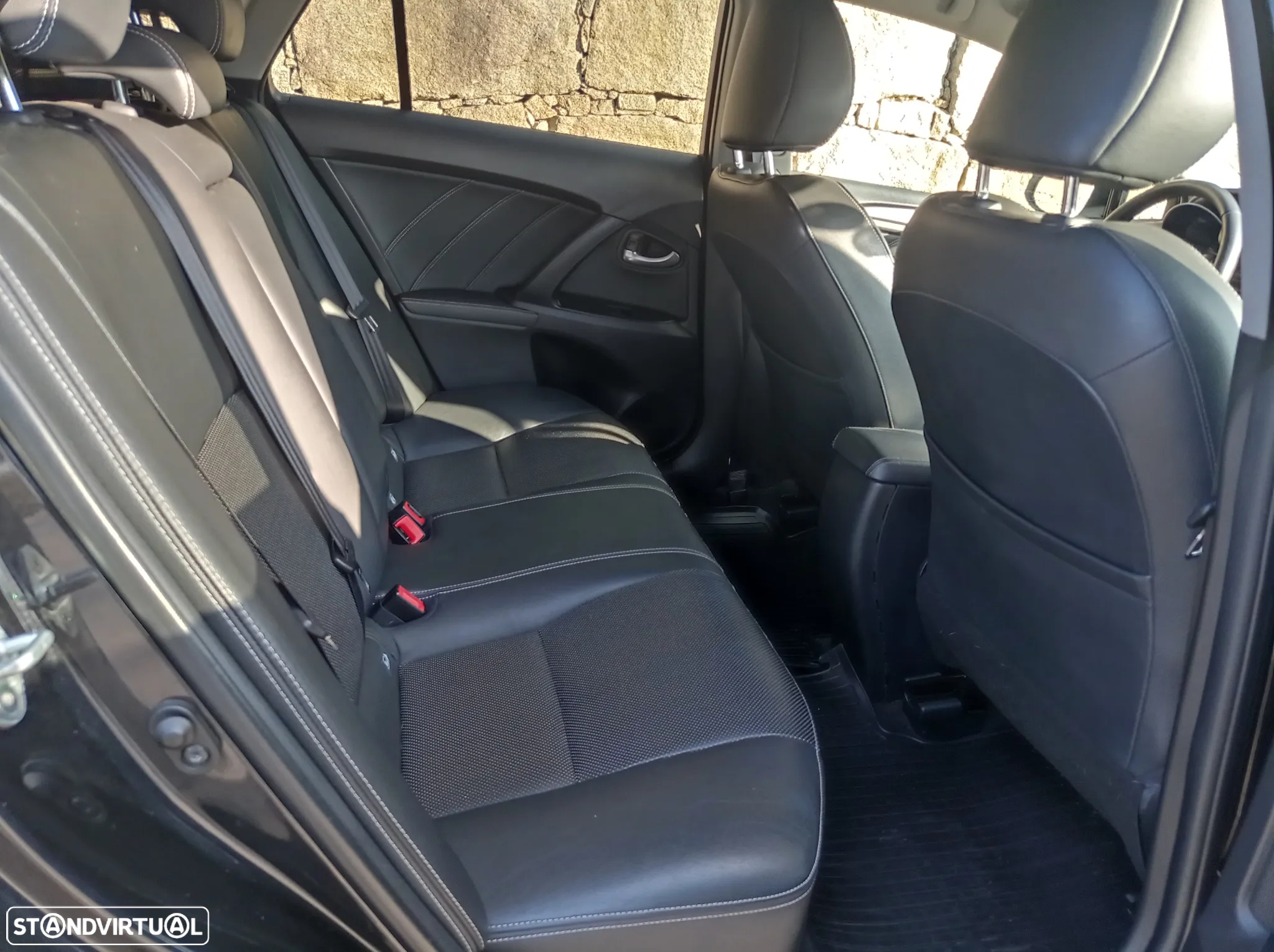 Toyota Avensis Touring Sports 1.6 D-4D Luxury+GPS - 13