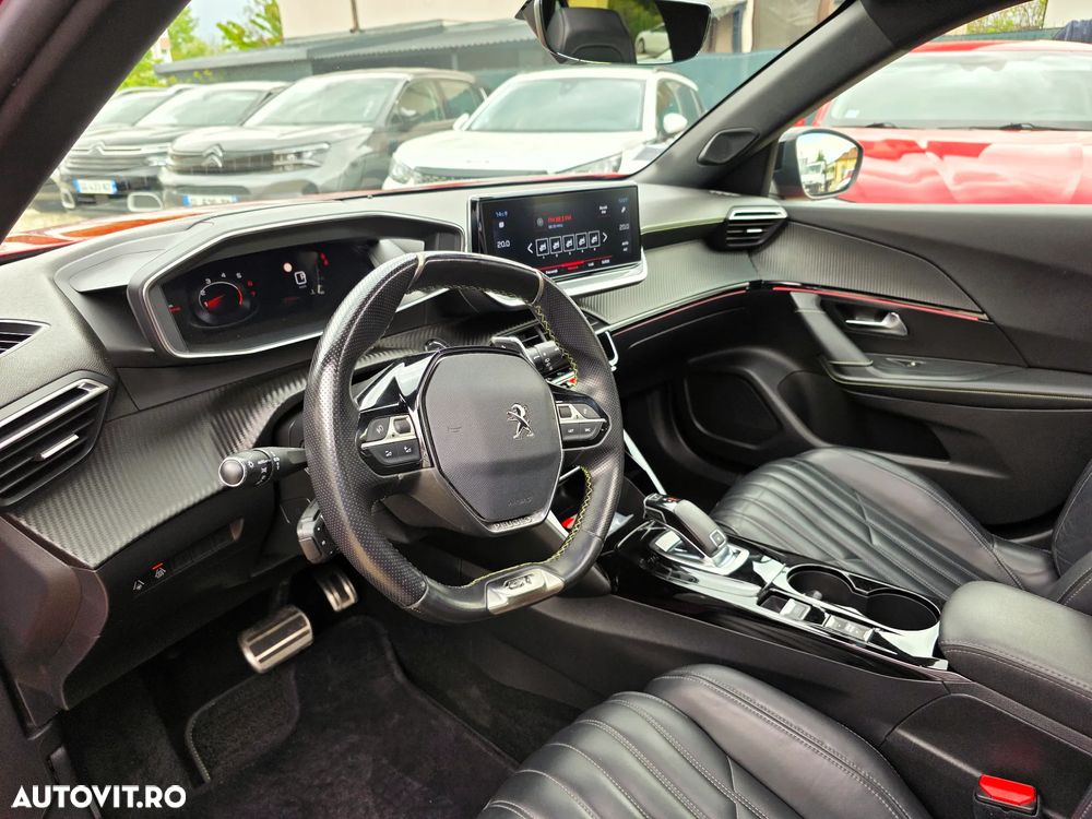 Peugeot 2008 PureTech 130 EAT8 GT - 25
