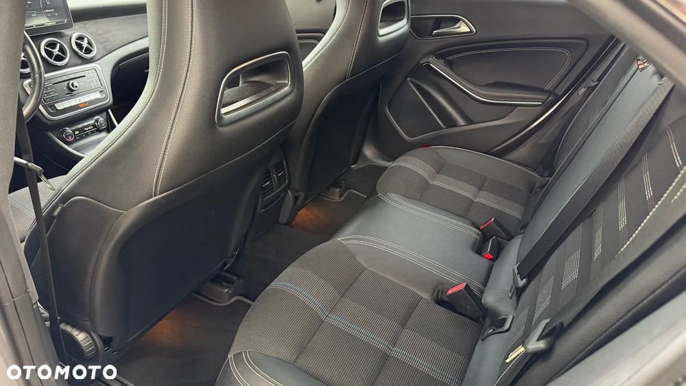 Mercedes-Benz CLA 220 d 4Matic 7G-DCT - 31
