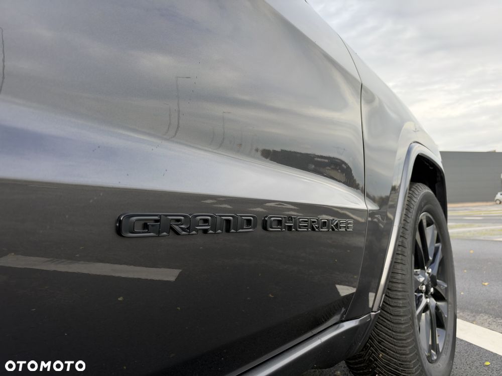 Jeep Grand Cherokee - 24