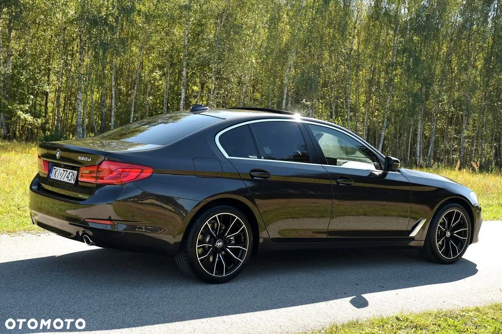 BMW Seria 5 520d Sport Line - 9