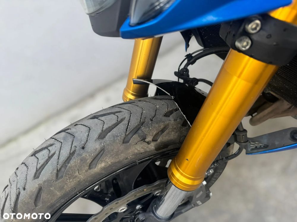 Suzuki GSX - 16