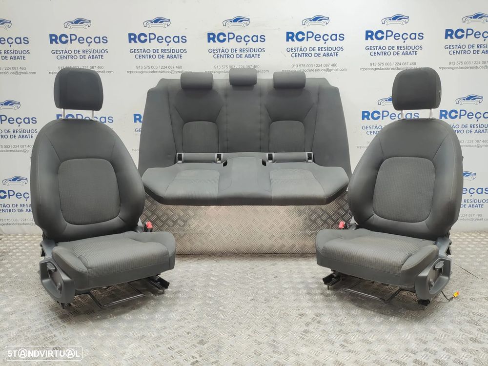 Conjunto de bancos em tecido Jaguar XE X760 elétricos - 1