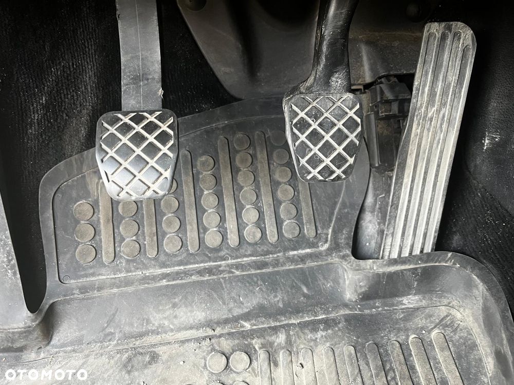 Volkswagen Passat 2.0 TDI DPF Highline - 9