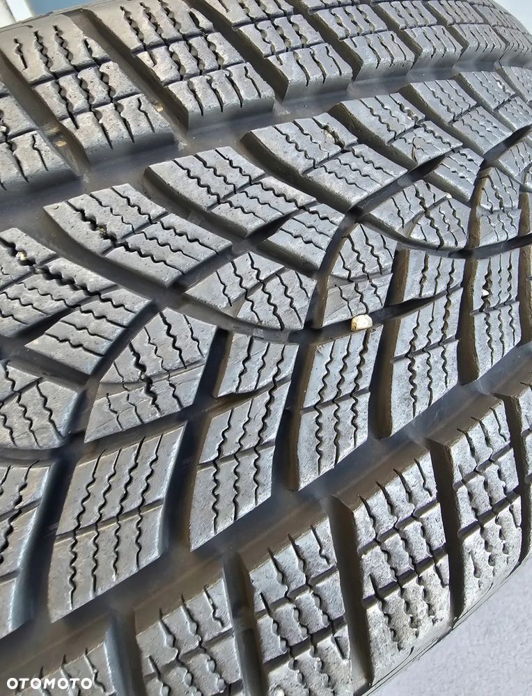 Ultra Grip Performance + 215/50R19 93 T - 2