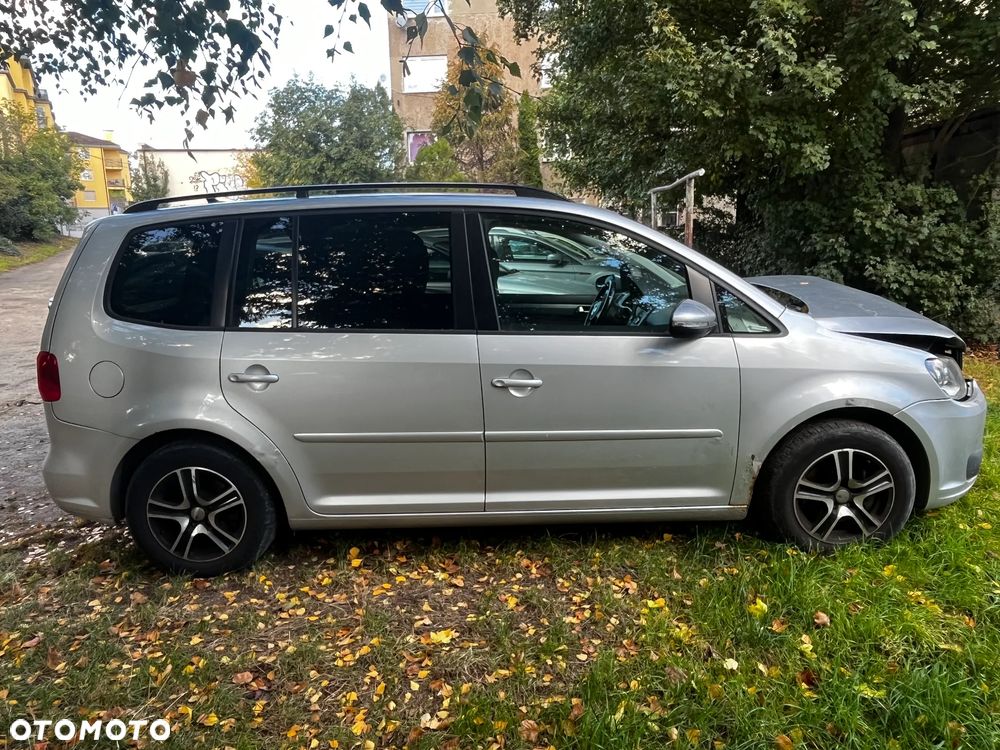 Volkswagen Touran 2011 photo 4