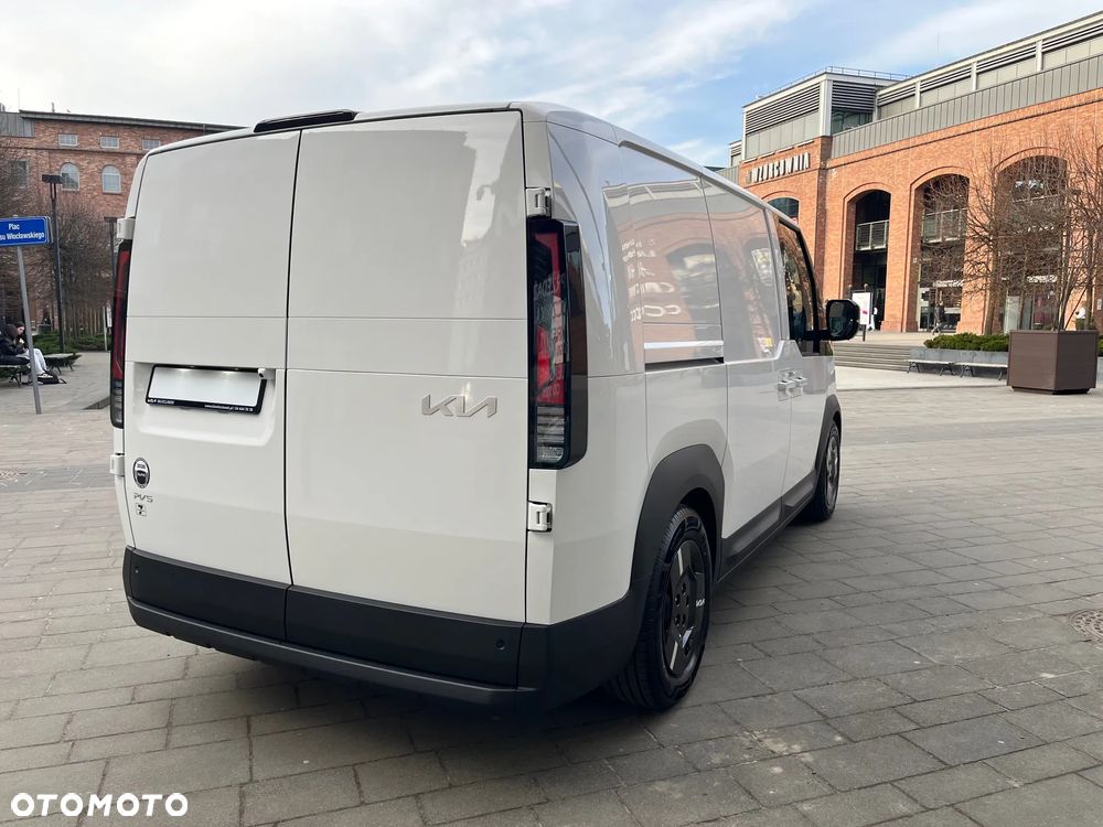 Kia PV5 - 10