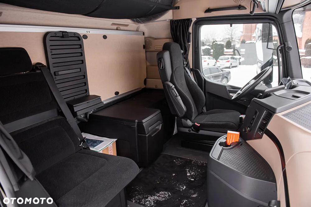 Mercedes-Benz ACTROS - 14