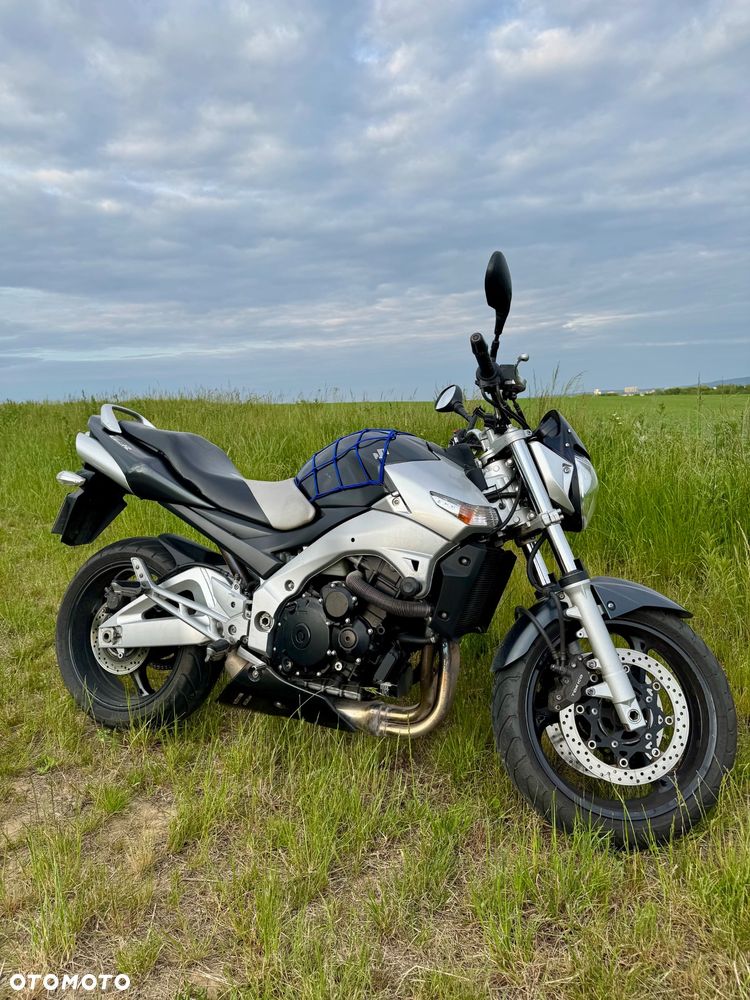 Suzuki GSR - 7