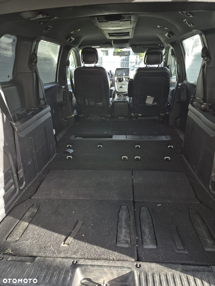 Dodge Grand Caravan - 8