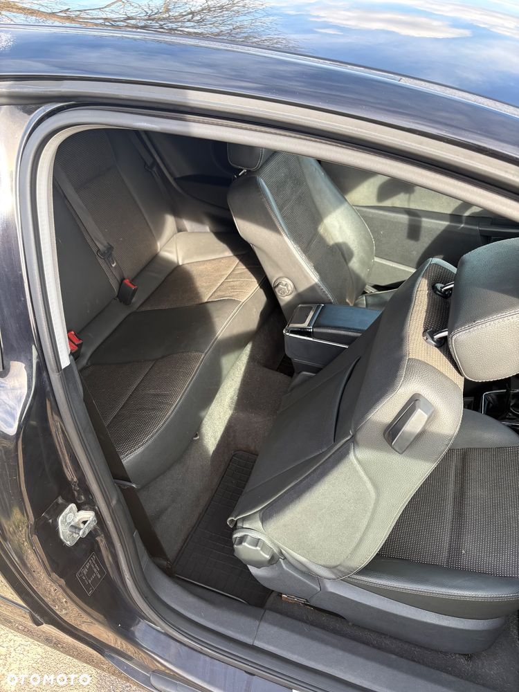 Opel Astra 1.6 Turbo Cosmo - 8