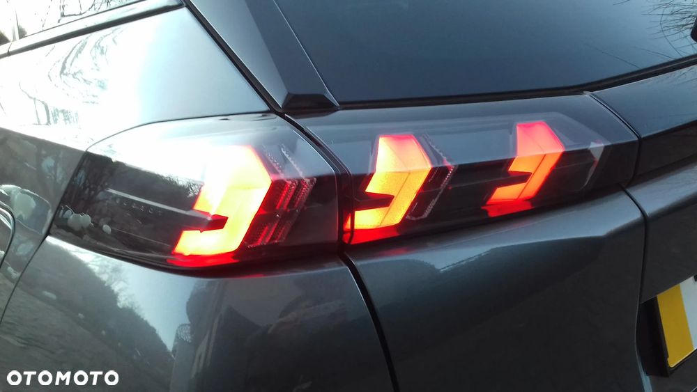 Peugeot 2008 1.5 BlueHDi GT S&S - 24
