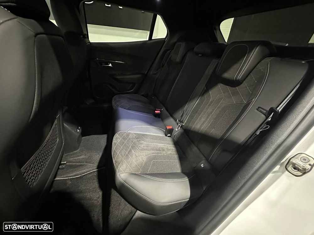 Peugeot e-2008 50 kWh GT - 28