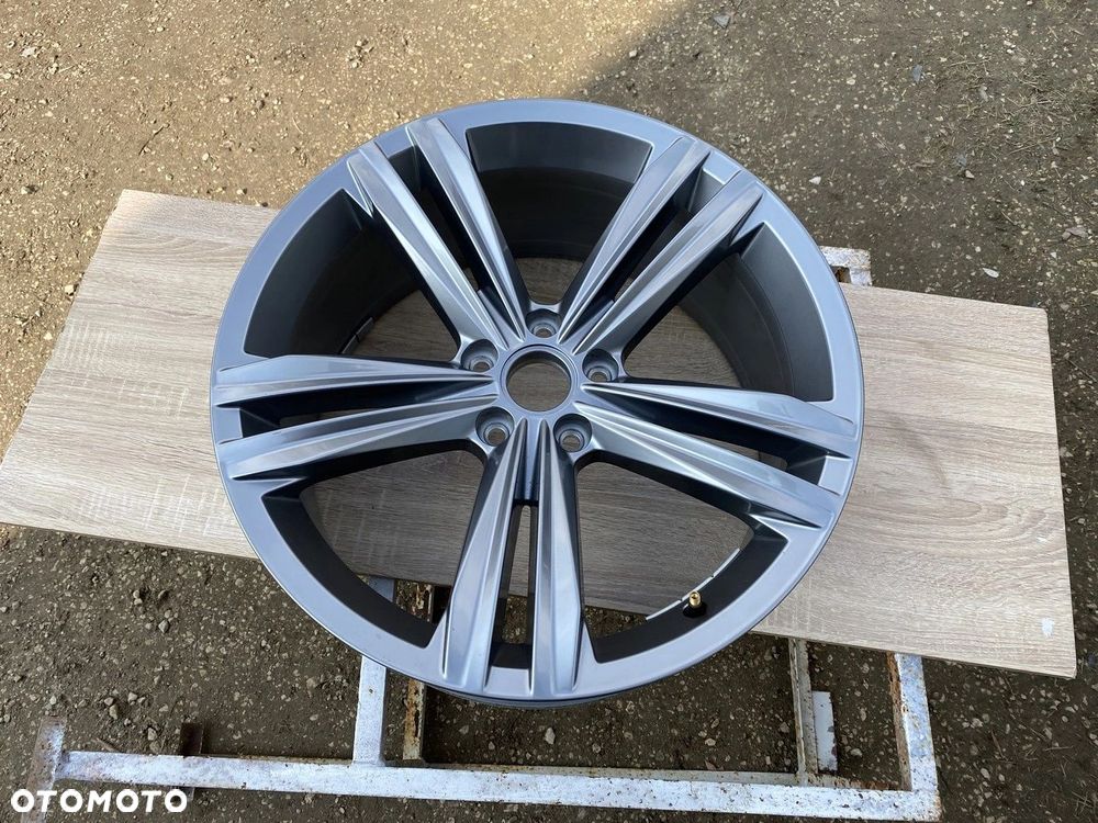 FELGA ALUMINIOWA VW TIGUAN II 5NN601025D 8,5JX19 ET38 5X112 - 1