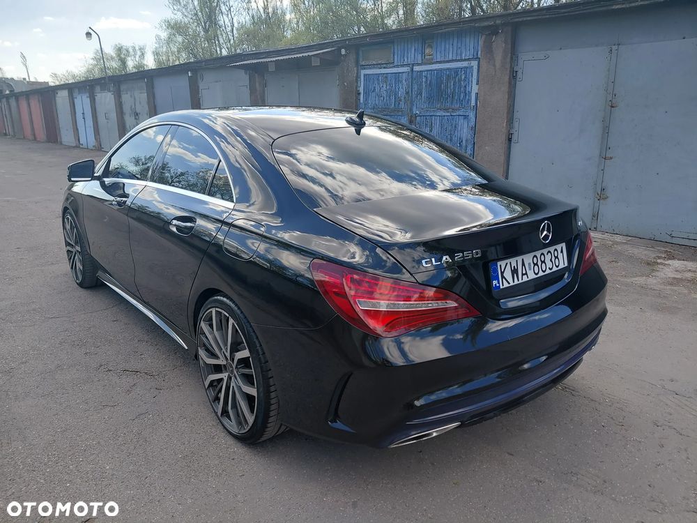 Mercedes-Benz CLA 250 4Matic 7G-DCT AMG Line - 3
