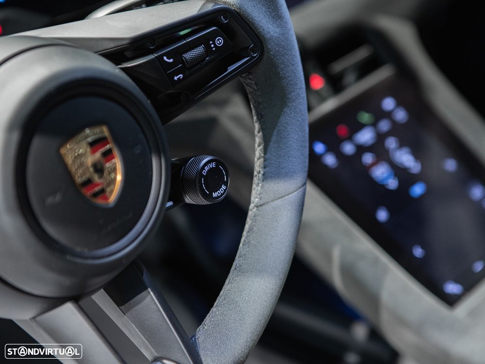 Porsche Taycan GTS - 28