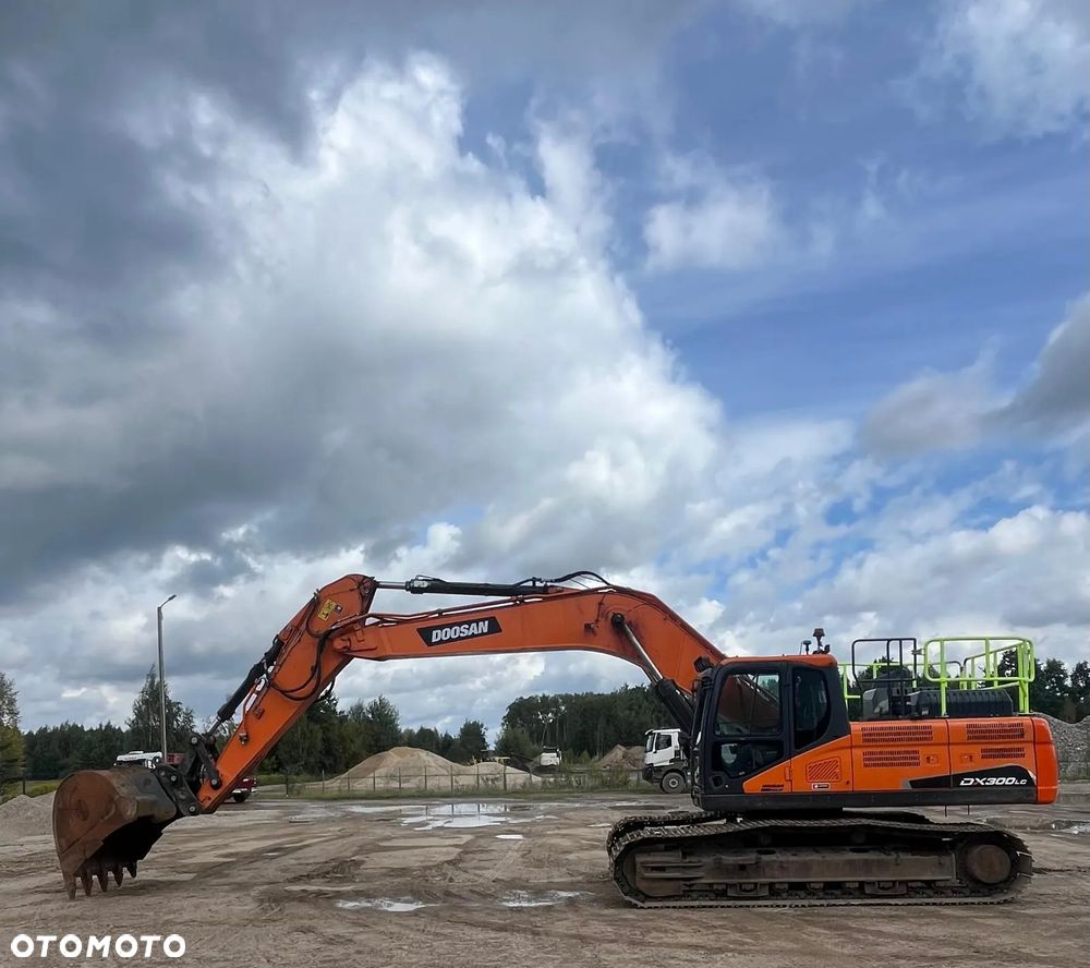Doosan DX 300  LC - 7 KOPARKA GĄSIENICOWA - 12