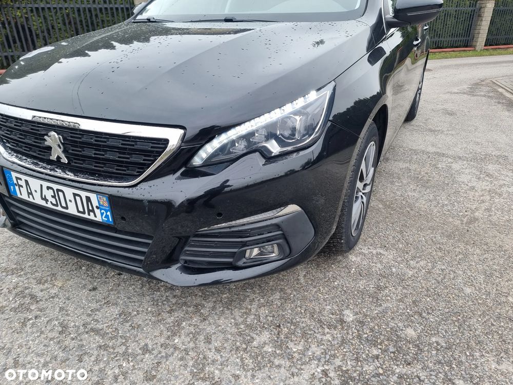 Peugeot 308 BlueHDi 130 EAT6 Stop & Start Allure Business-Paket - 4
