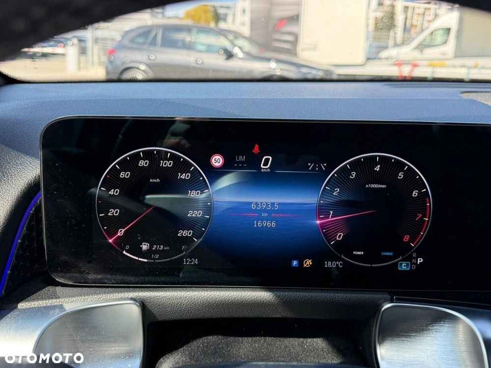 Mercedes-Benz GLB - 33