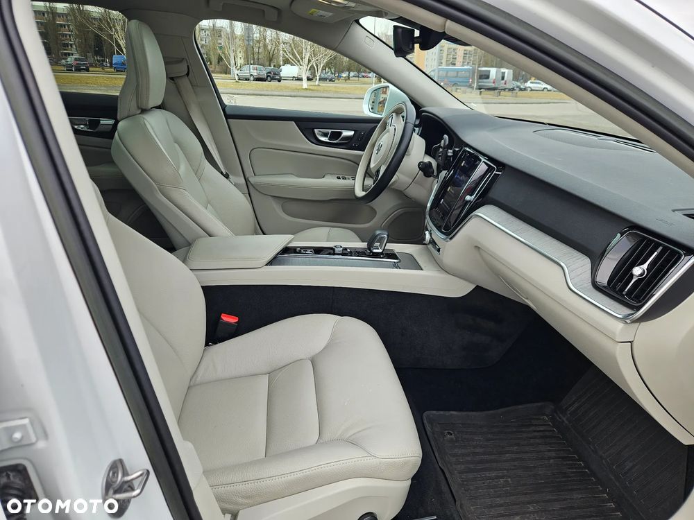 Volvo V60 Cross Country B5 B AWD Plus - 31