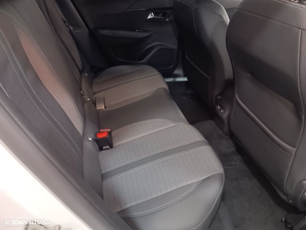 Peugeot 2008 1.5 BlueHDi Allure Pack - 29