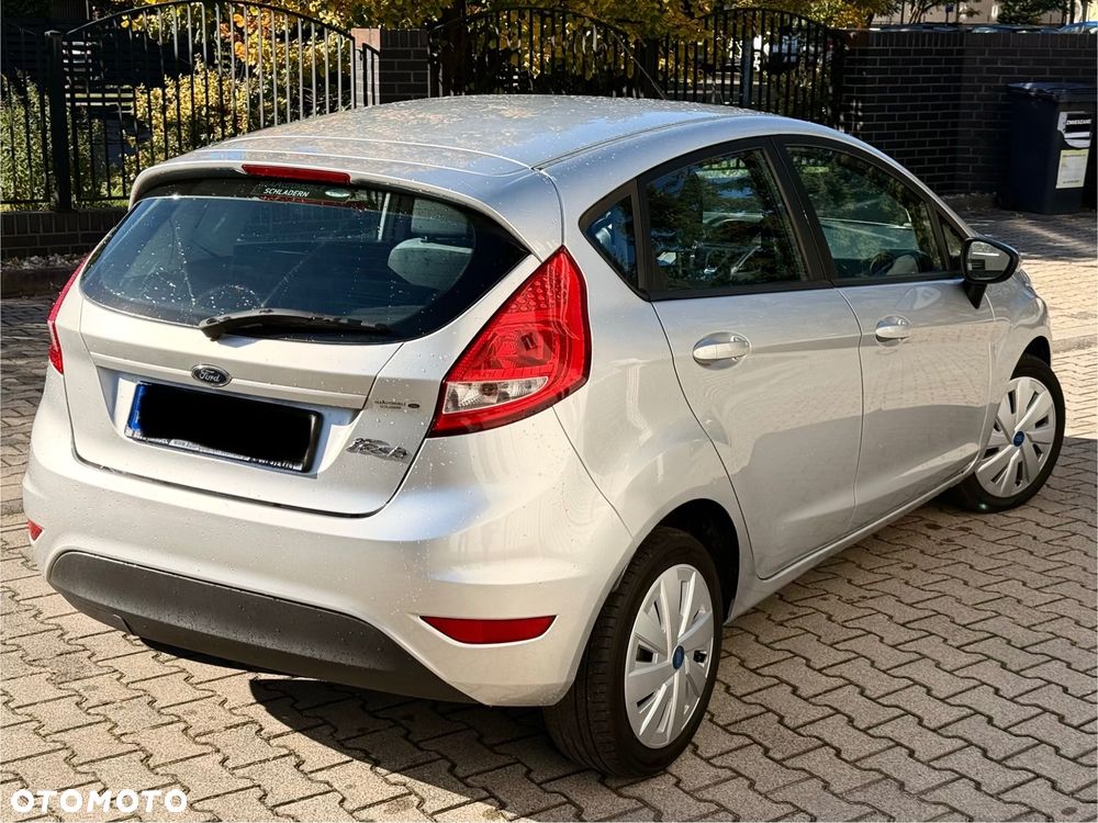 Ford Fiesta 2011 photo 2
